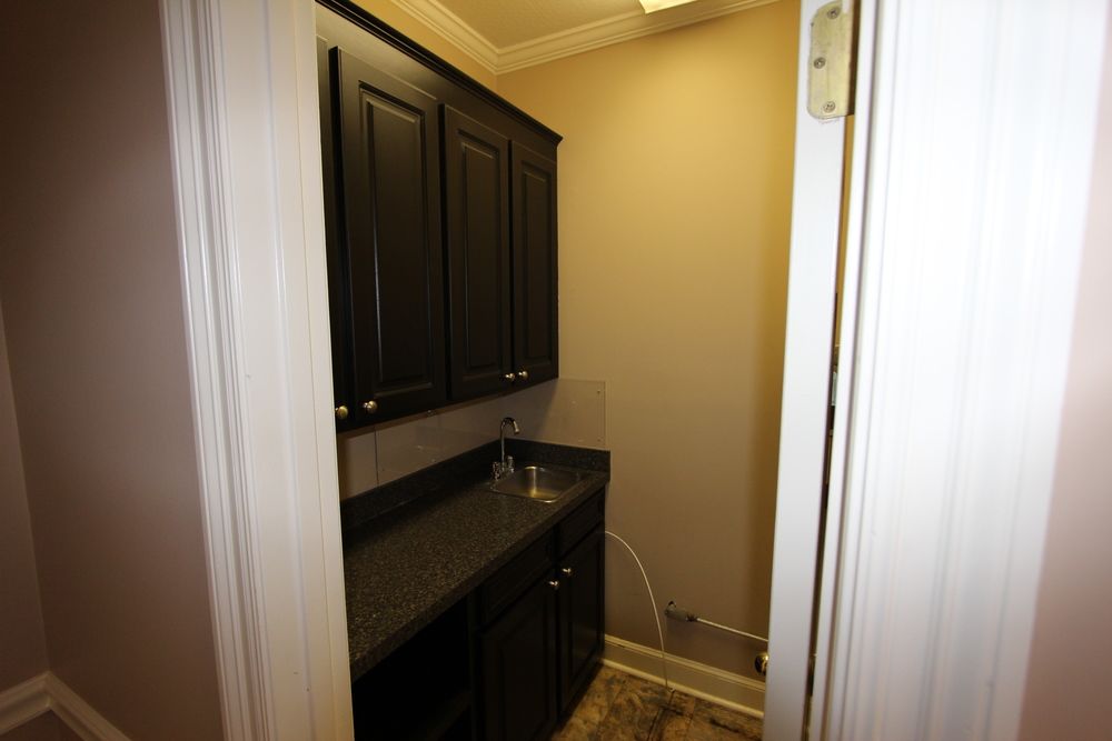Office Space For Sale/Lease: 101 Madison Plz, Hattiesburg, MS 39402